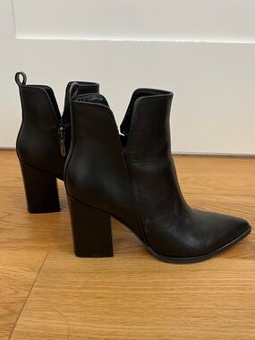 Nine West Black Pointed Toe Block Heel Ankle Booties 6.5
